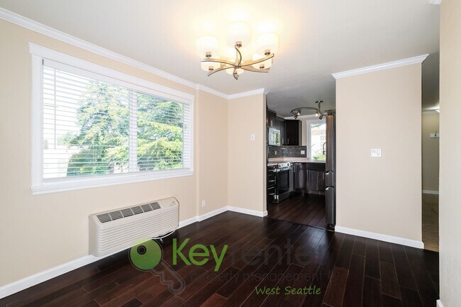 Building Photo - Comfort and Style in the Heart of Seattle