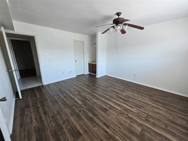 Building Photo - 8323 Wilcrest Dr