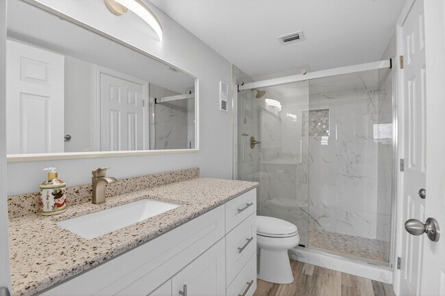 Building Photo - 7076 Huntington Ln