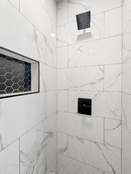 Building Photo - 1702 W Boyd St