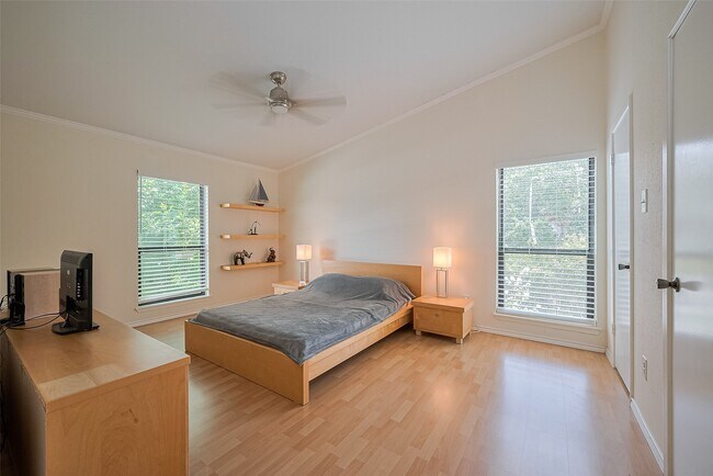 Building Photo - 2425 Augusta Dr
