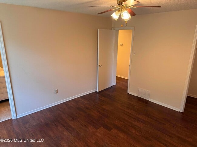 Building Photo - 6270 Shady Glen Cove