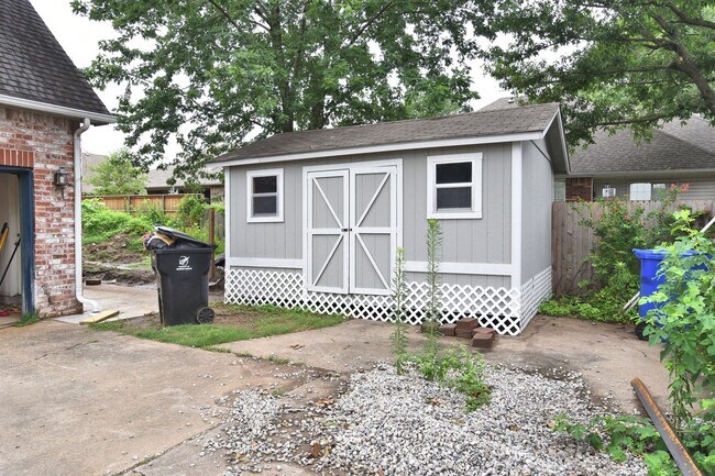 Building Photo - 1704 N 12th St