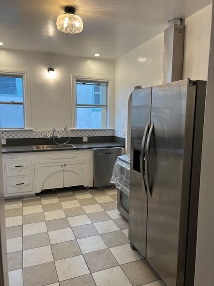 Building Photo - 926 S Curson Ave