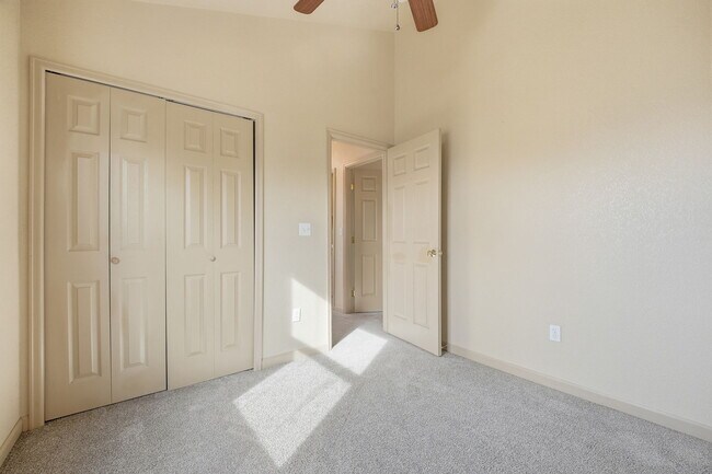 Building Photo - 944 E Moreno Ave