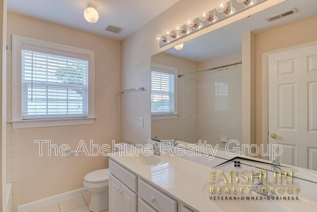 Building Photo - 1410 Fairfax Woods Dr