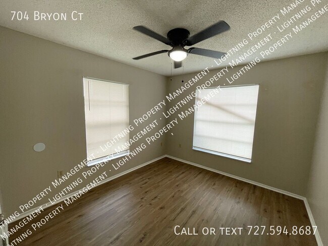 Building Photo - 704 Bryon Ct