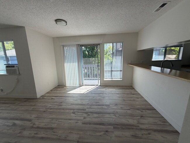 Building Photo - 3075 Berrum Pl