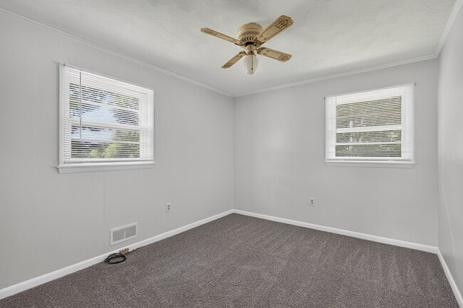 Building Photo - 25355 Lee Hwy