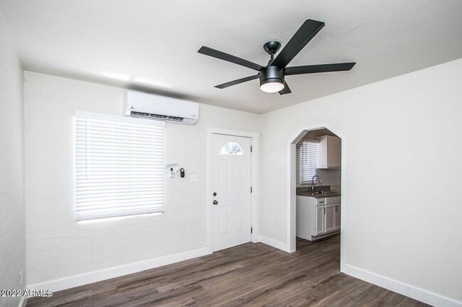 Building Photo - MOVE IN SPECIALS,  INTERESTED? Located in the historic downtown district.