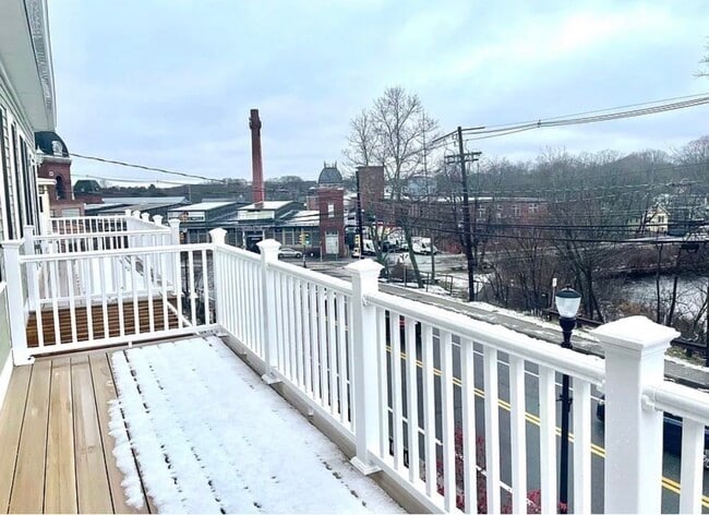 Building Photo - 13 Water St