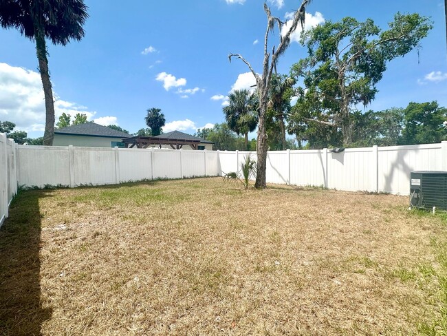 Building Photo - Live smart & stylish in this modern 3BR Eu...