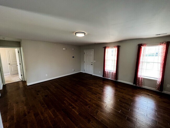 Building Photo - 3225 Ridgewood Pl Dr
