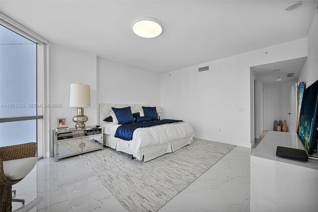 Building Photo - 17111 Biscayne Blvd