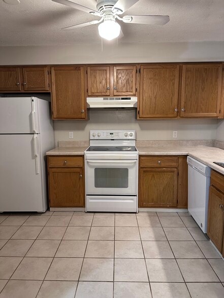 Building Photo - 18 Smithwheel Rd