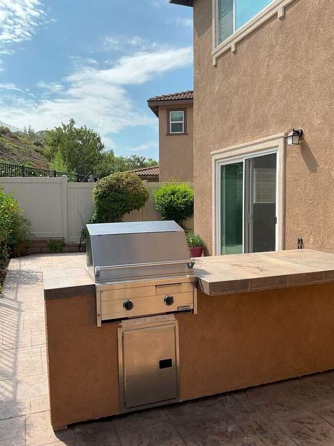 Building Photo - 4 Bed, 2 Bath - Fallbrook Single Family Home