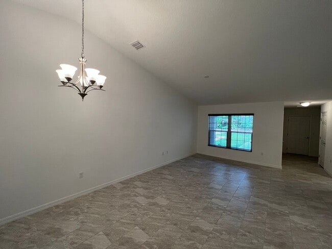 Building Photo - Spacious 4 Bed 2 Bath 2 Car Townhome Built in 2022 in Palm Coast!