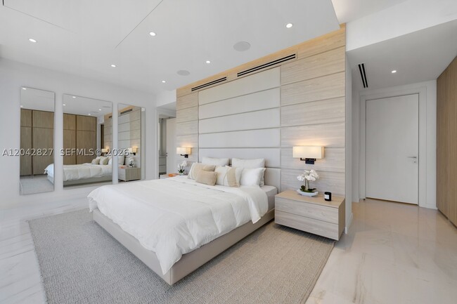 Building Photo - 300 Biscayne Blvd
