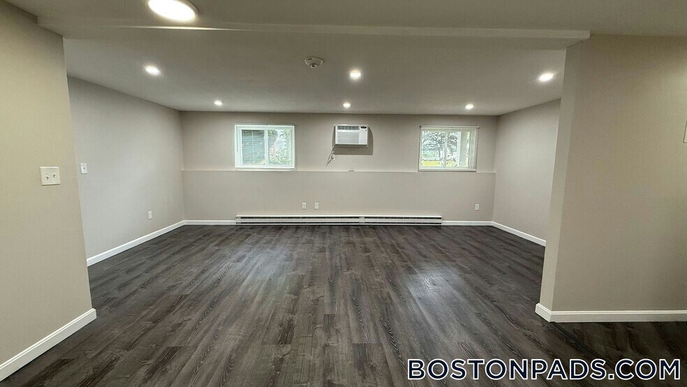 Building Photo - 310 Thompson Rd