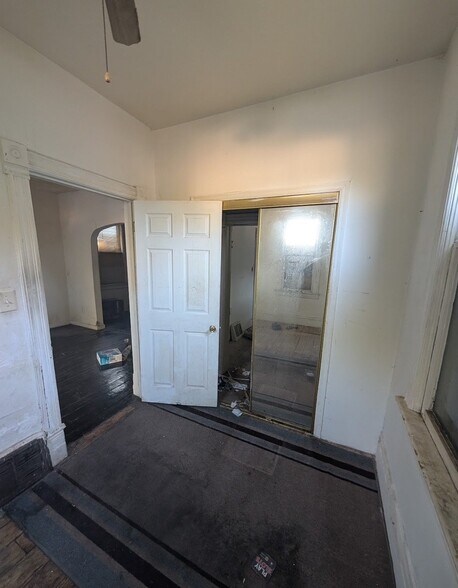 Building Photo - 1521 S Westmoreland Ave