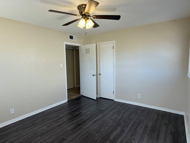 Building Photo - 2434 Beechwood St