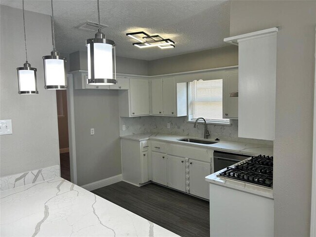 Building Photo - 1601 Washington Dr