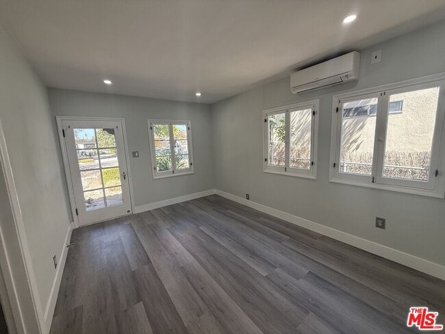 Building Photo - 92 S Sunnyslope Ave