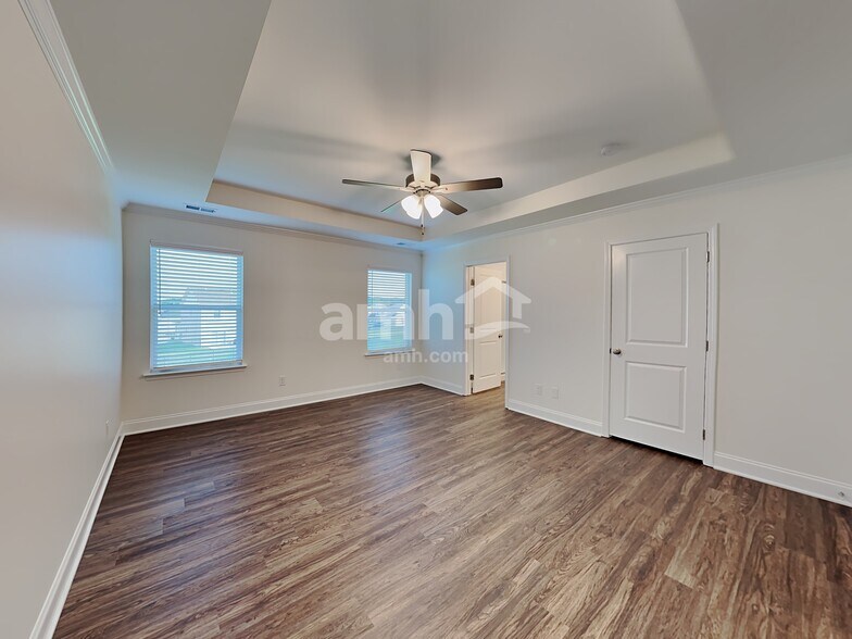 Building Photo - 3002 Lucky Ln