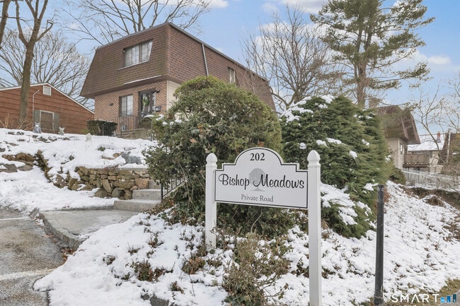 Building Photo - 202 Soundview Ave