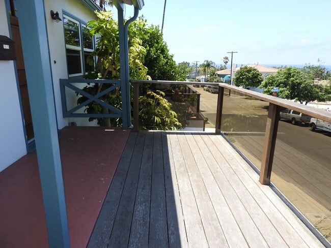 Building Photo - Beautiful Duplex with Ocean Breeze