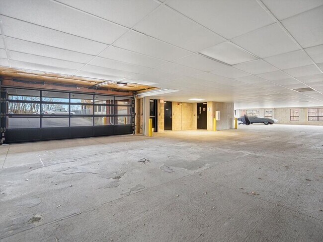 Building Photo - 1401 Walnut Blvd
