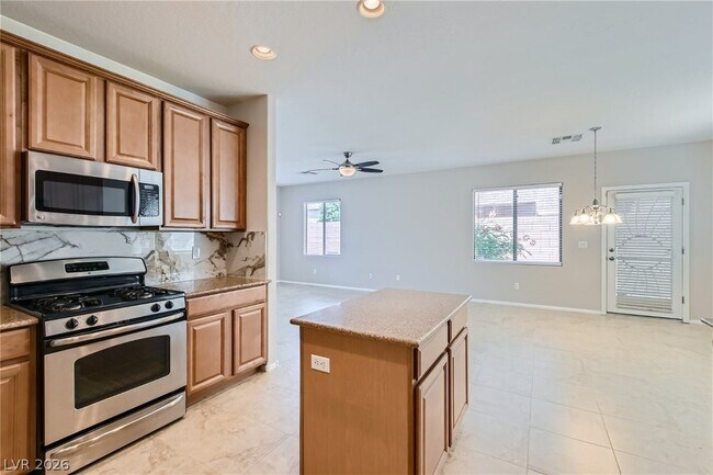 Building Photo - 665 Calamus Palm Pl