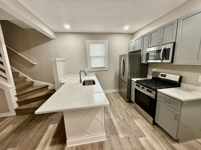 Building Photo - 367 E Morrill Ave