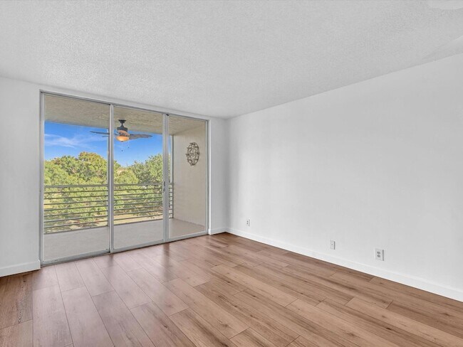 Building Photo - 9470 Poinciana Pl