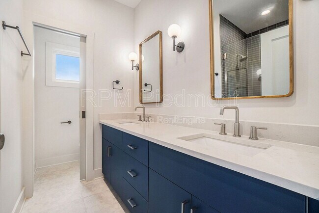 Building Photo - 1081 Hill St SE