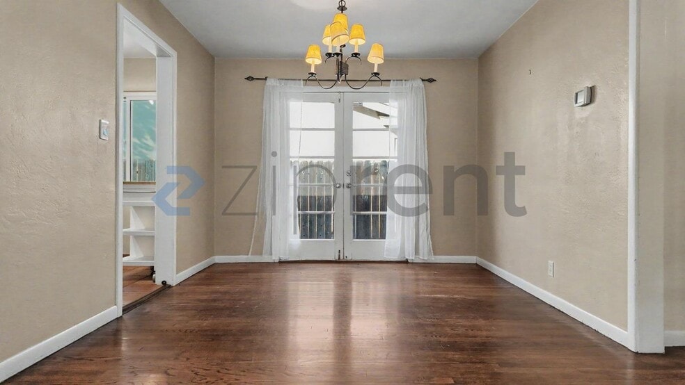 Building Photo - Unit