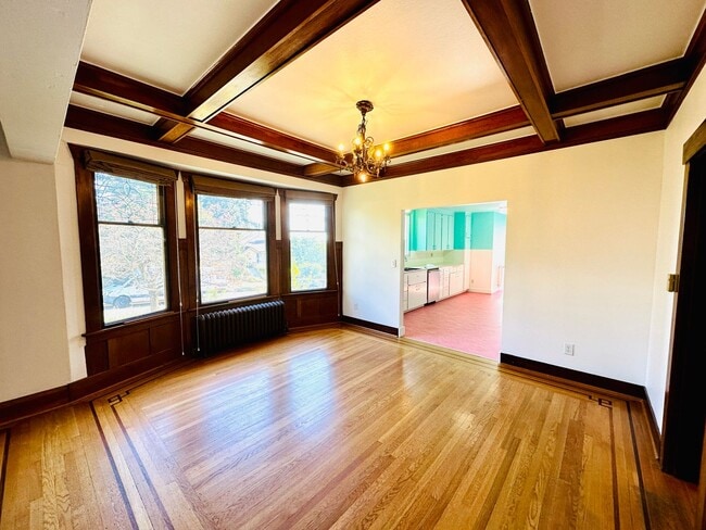 Building Photo - Beacon Hill - "Pretty in Pink" 2 Bedroom /...