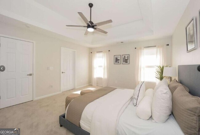 Building Photo - 833 Oakview Trce