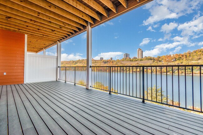 Building Photo - 617 Manhattan Blvd