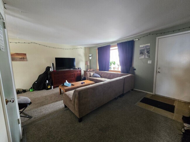 Building Photo - 5-Bedroom Home with Finished Basement, Large Backyard & Attached Garage