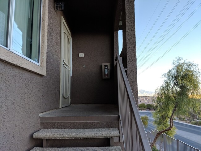 Building Photo - 3504 Desert Cliff St