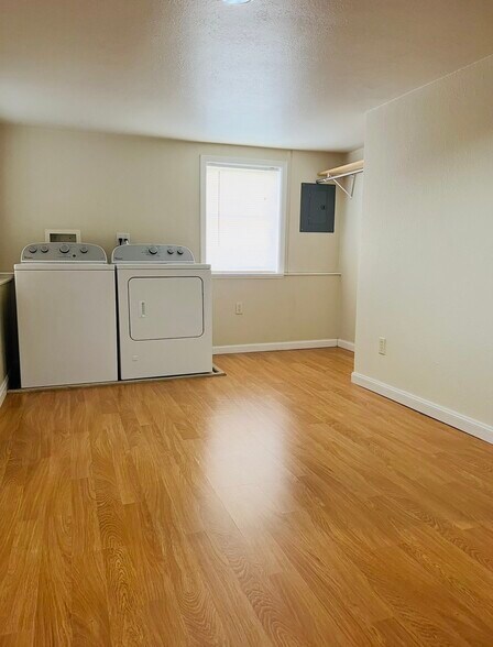 Building Photo - 2071 Clinton Ave