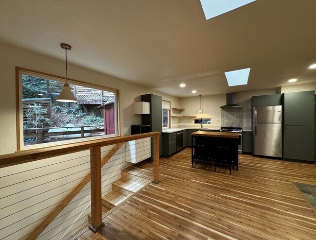 Building Photo - 1604 Square foot modern multi level home minutes from Occidental, storage, primary suite, large y...
