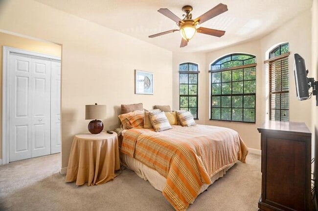 Building Photo - 3483 Collonade Dr