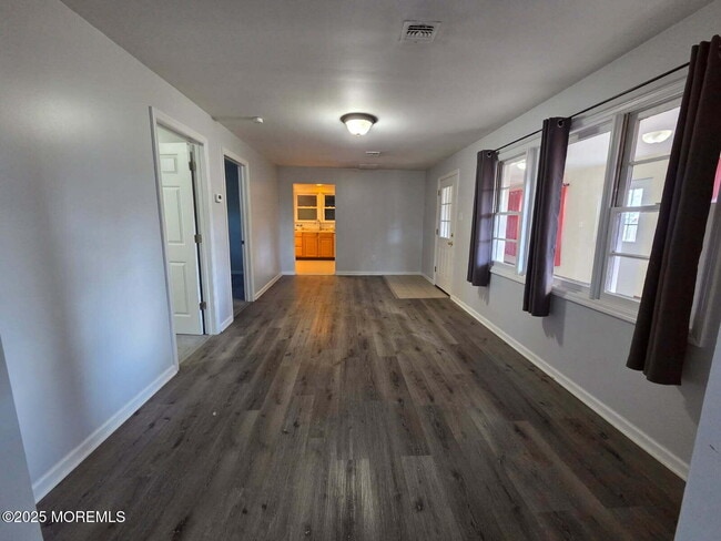 Building Photo - 219 Dock St