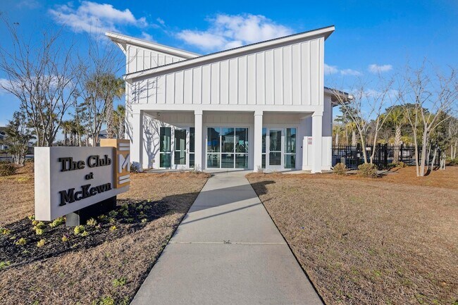 Building Photo - 4829 Hawkins Dr