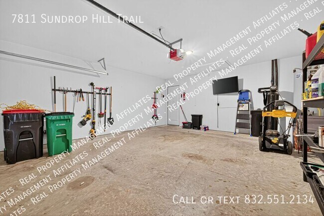 Building Photo - 7811 Sundrop Hl Trl
