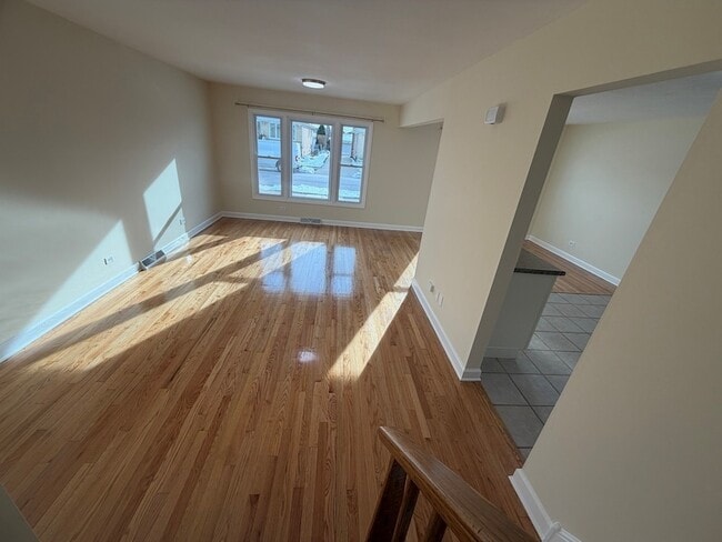 Building Photo - 3837 Emerson Dr