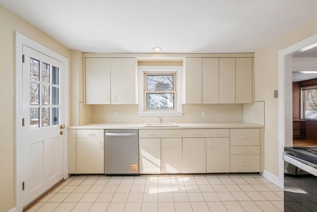 Building Photo - 159 Payson Rd