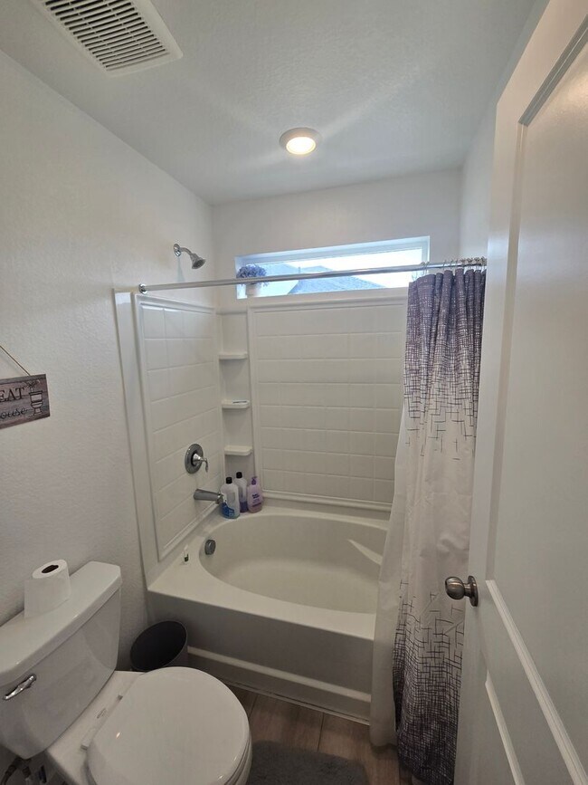 Building Photo - Built in 2021 Spacious Home with 4 bedroom...